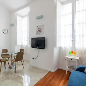 Hc Claudia Apartamento